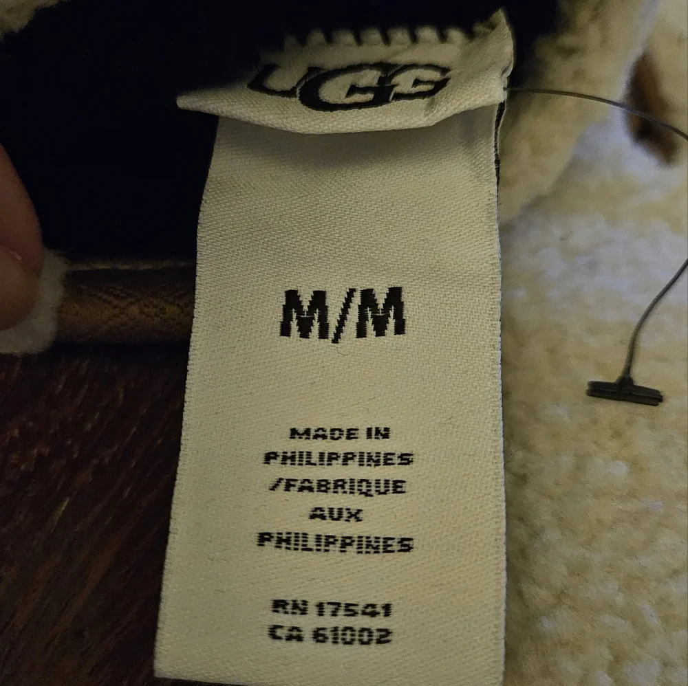 UGG Cream and Brown Sherpa Gloves With Tech Fingers - Picture 4 of 5